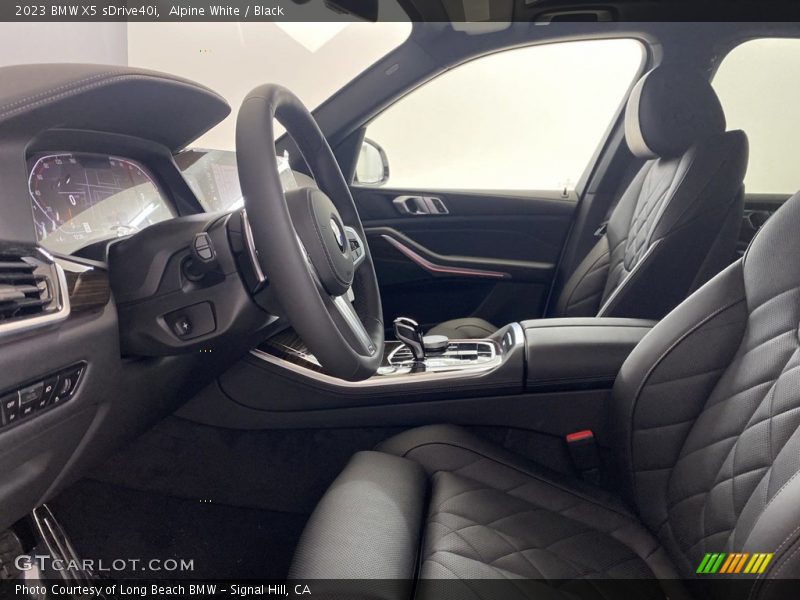 Alpine White / Black 2023 BMW X5 sDrive40i