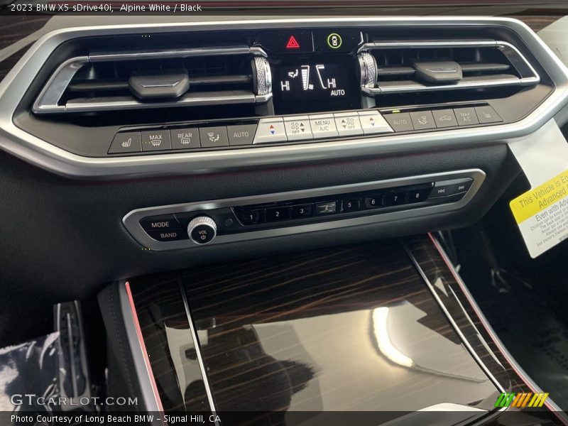 Alpine White / Black 2023 BMW X5 sDrive40i
