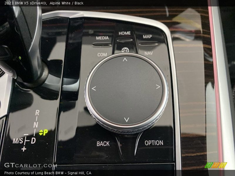Alpine White / Black 2023 BMW X5 sDrive40i