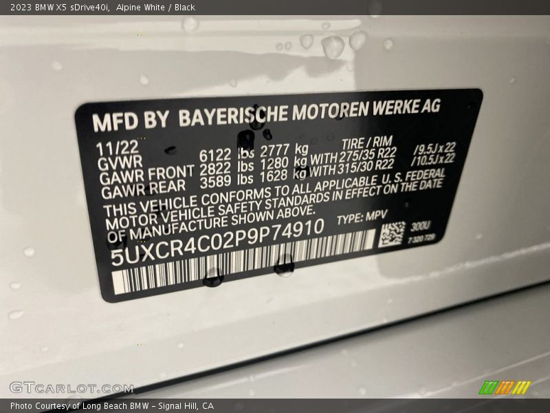 Alpine White / Black 2023 BMW X5 sDrive40i