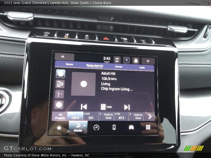 Silver Zynith / Global Black 2023 Jeep Grand Cherokee L Laredo 4x4