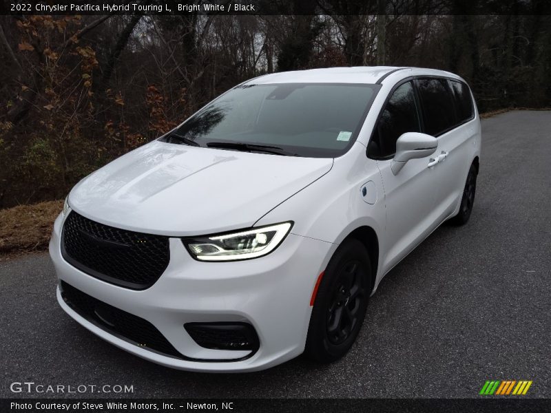 Bright White / Black 2022 Chrysler Pacifica Hybrid Touring L