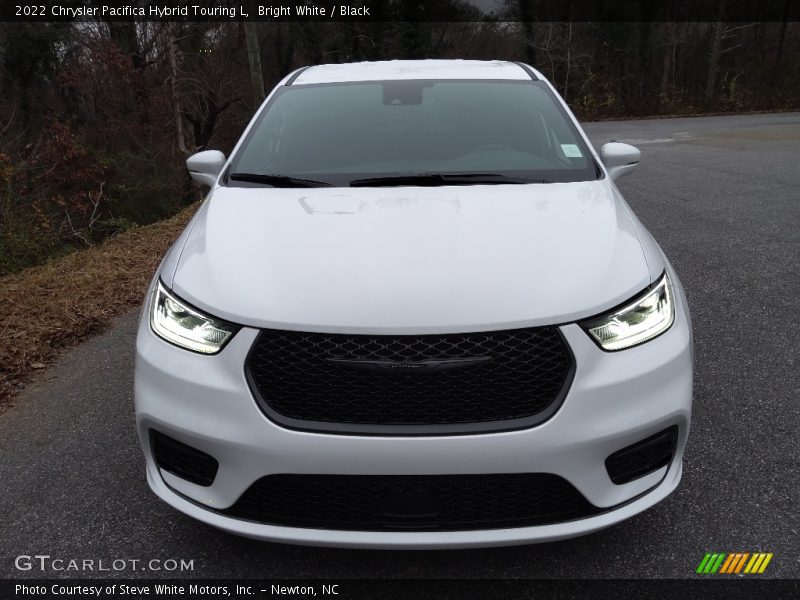 Bright White / Black 2022 Chrysler Pacifica Hybrid Touring L