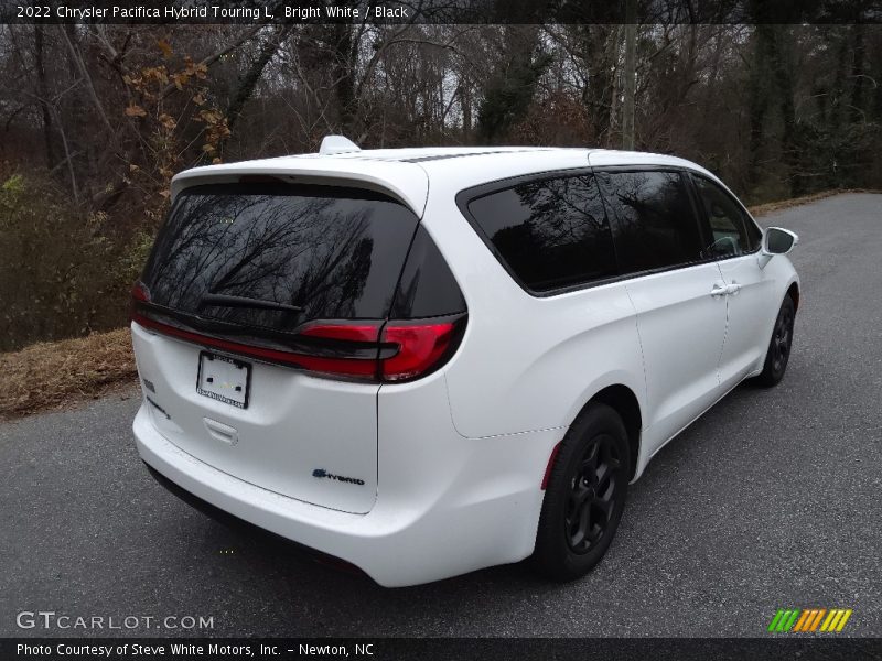 Bright White / Black 2022 Chrysler Pacifica Hybrid Touring L