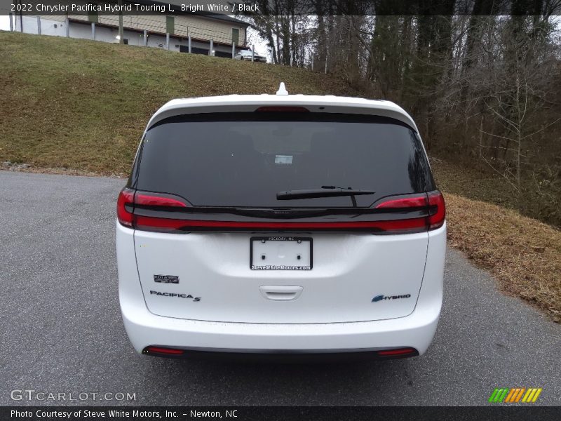 Bright White / Black 2022 Chrysler Pacifica Hybrid Touring L