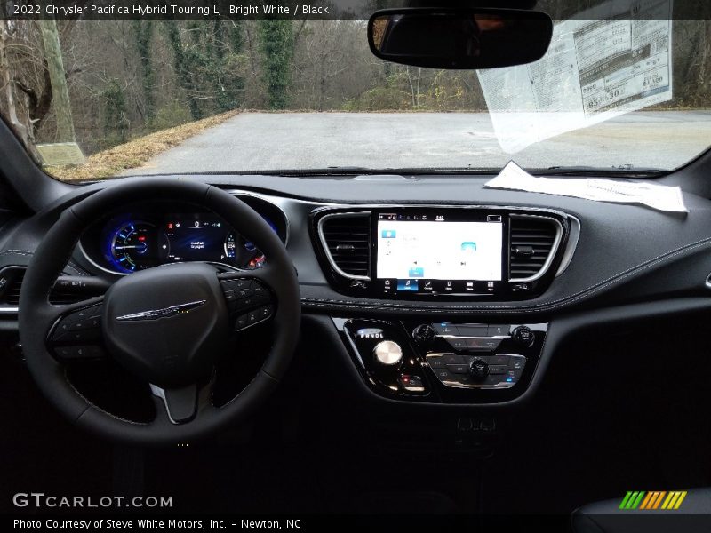 Bright White / Black 2022 Chrysler Pacifica Hybrid Touring L