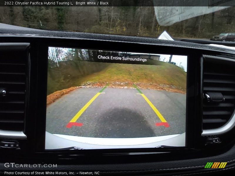 Bright White / Black 2022 Chrysler Pacifica Hybrid Touring L