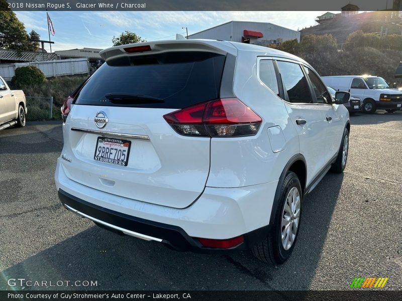Glacier White / Charcoal 2018 Nissan Rogue S