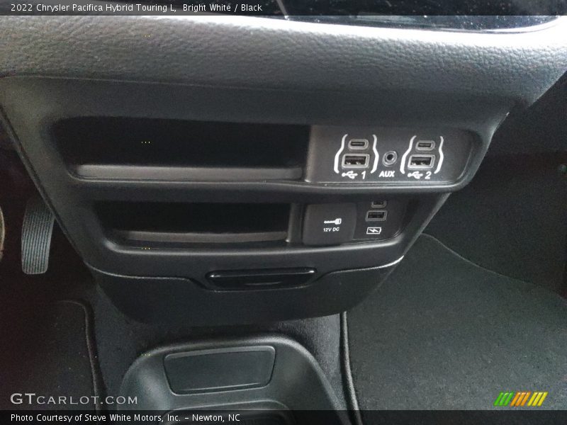 Bright White / Black 2022 Chrysler Pacifica Hybrid Touring L