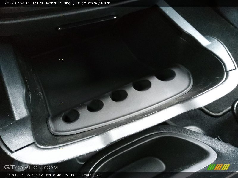 Bright White / Black 2022 Chrysler Pacifica Hybrid Touring L