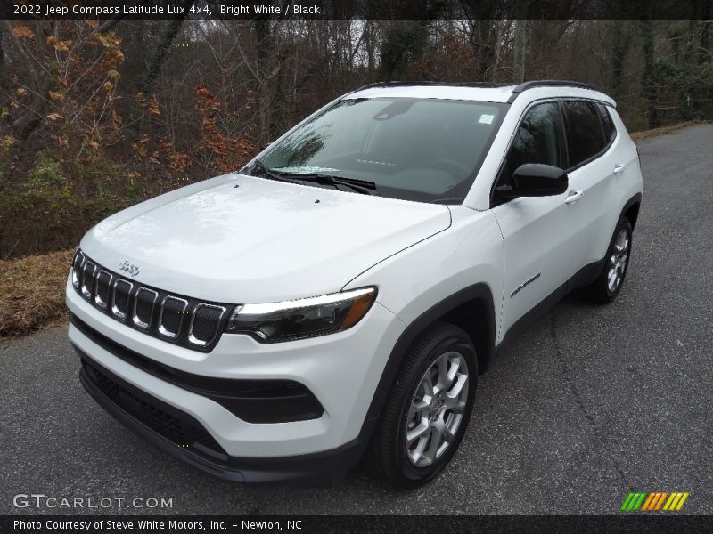 Bright White / Black 2022 Jeep Compass Latitude Lux 4x4