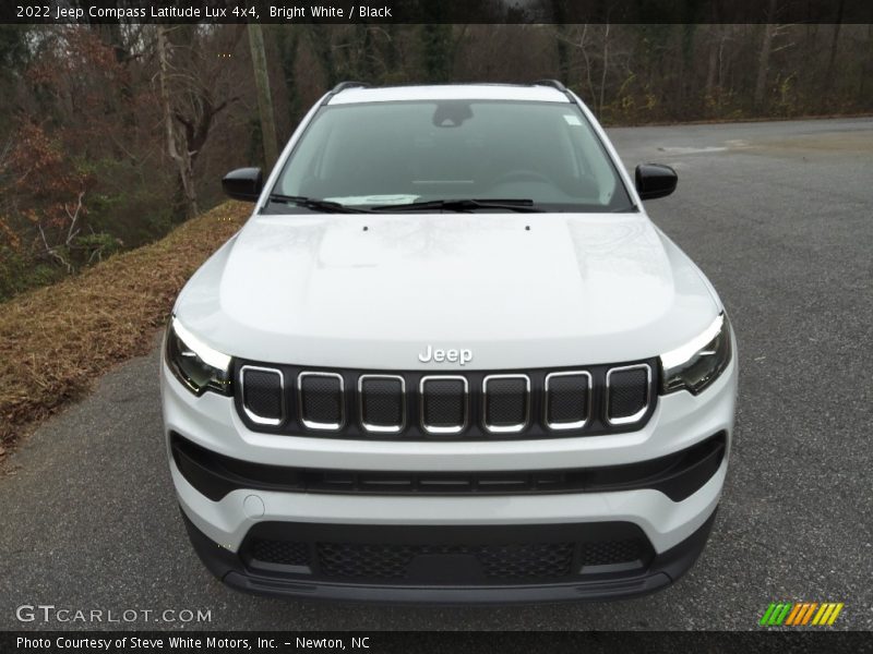Bright White / Black 2022 Jeep Compass Latitude Lux 4x4