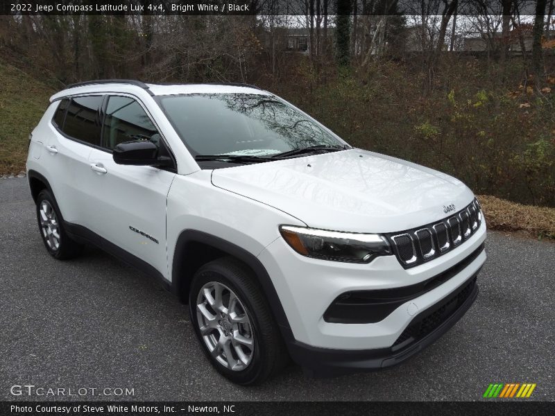 Bright White / Black 2022 Jeep Compass Latitude Lux 4x4