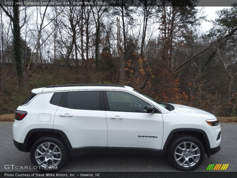 Bright White / Black 2022 Jeep Compass Latitude Lux 4x4