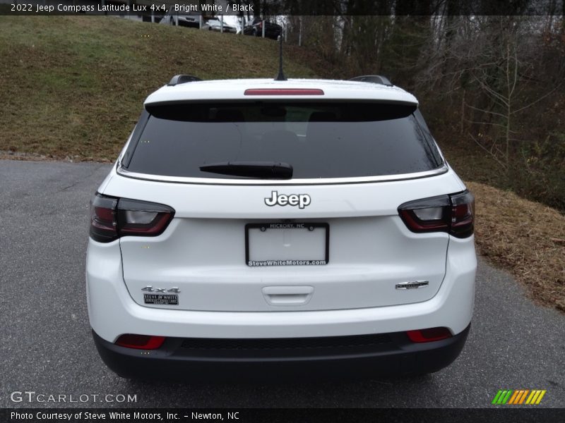 Bright White / Black 2022 Jeep Compass Latitude Lux 4x4