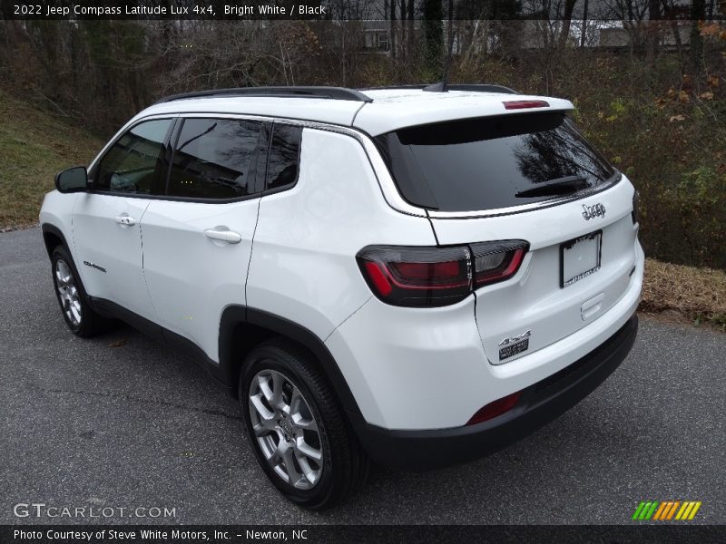 Bright White / Black 2022 Jeep Compass Latitude Lux 4x4