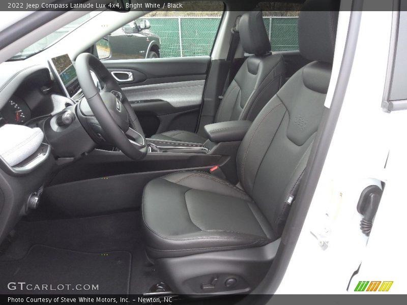Bright White / Black 2022 Jeep Compass Latitude Lux 4x4
