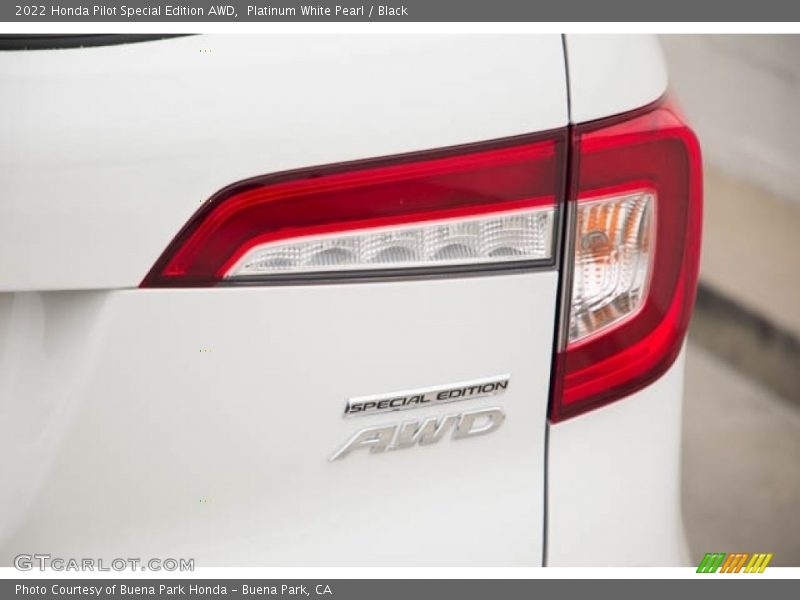 Platinum White Pearl / Black 2022 Honda Pilot Special Edition AWD