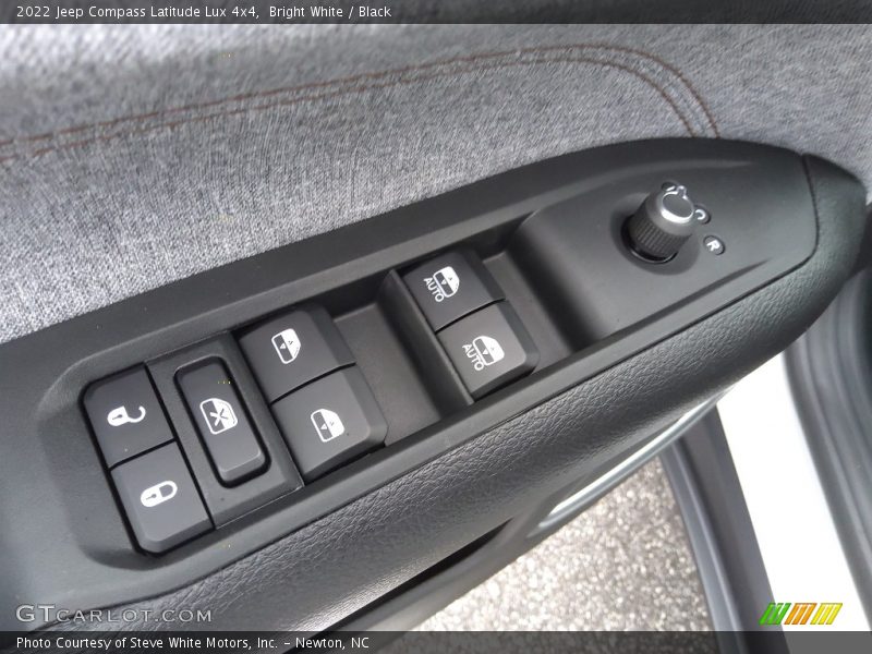 Bright White / Black 2022 Jeep Compass Latitude Lux 4x4