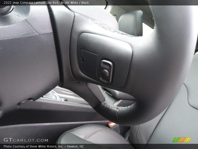 Bright White / Black 2022 Jeep Compass Latitude Lux 4x4