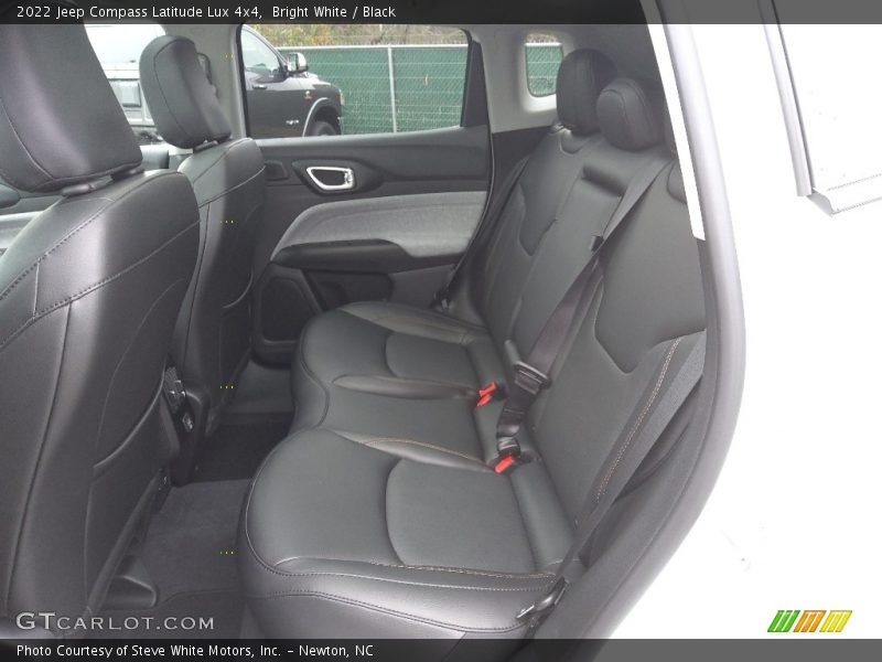 Bright White / Black 2022 Jeep Compass Latitude Lux 4x4