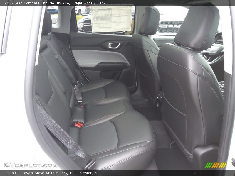 Bright White / Black 2022 Jeep Compass Latitude Lux 4x4
