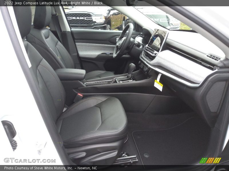 Bright White / Black 2022 Jeep Compass Latitude Lux 4x4