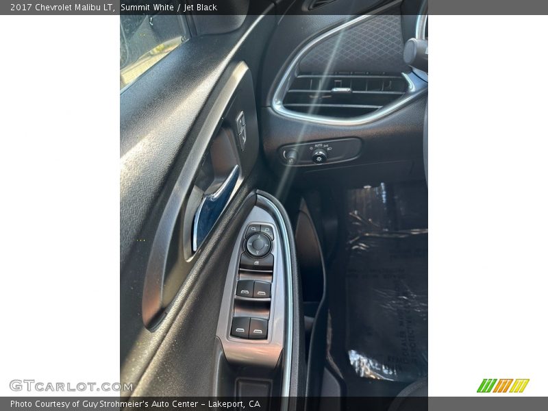 Summit White / Jet Black 2017 Chevrolet Malibu LT