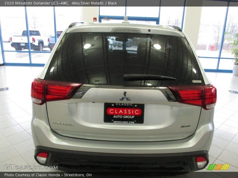 Alloy Silver Metallic / Black 2020 Mitsubishi Outlander LE S-AWC