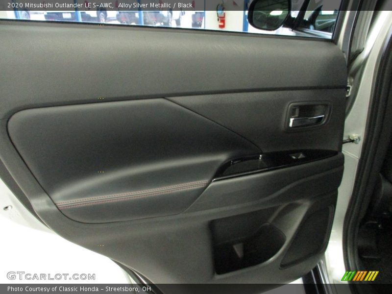Alloy Silver Metallic / Black 2020 Mitsubishi Outlander LE S-AWC