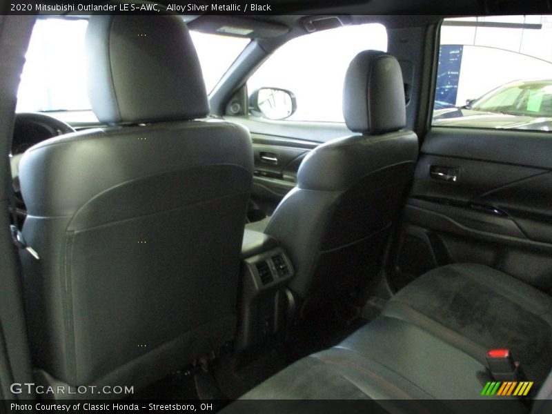 Alloy Silver Metallic / Black 2020 Mitsubishi Outlander LE S-AWC