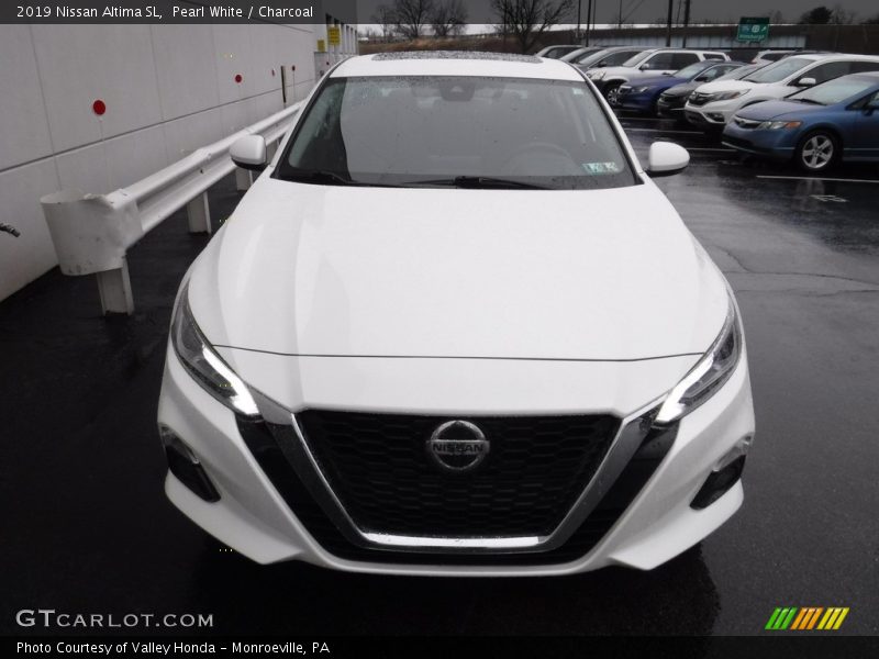 Pearl White / Charcoal 2019 Nissan Altima SL