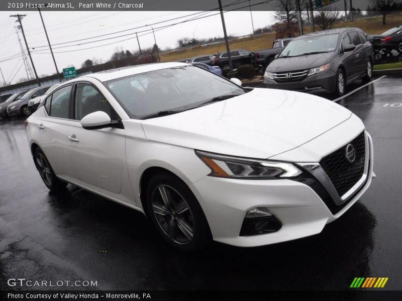Pearl White / Charcoal 2019 Nissan Altima SL