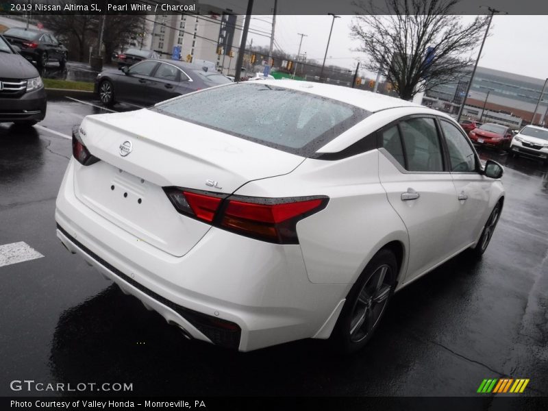 Pearl White / Charcoal 2019 Nissan Altima SL
