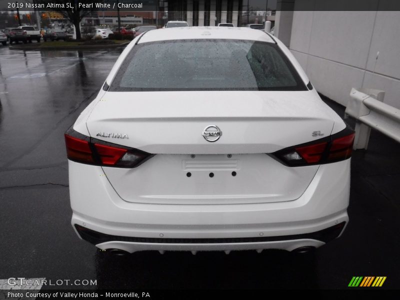 Pearl White / Charcoal 2019 Nissan Altima SL