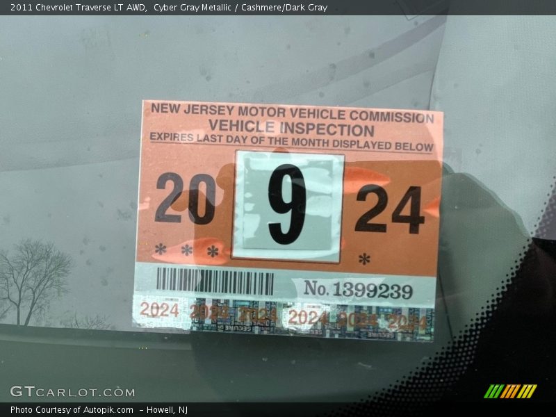 Cyber Gray Metallic / Cashmere/Dark Gray 2011 Chevrolet Traverse LT AWD