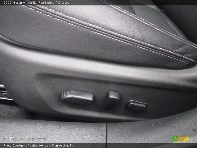 Pearl White / Charcoal 2019 Nissan Altima SL