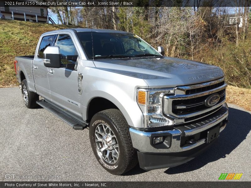 Front 3/4 View of 2021 F250 Super Duty Lariat Crew Cab 4x4