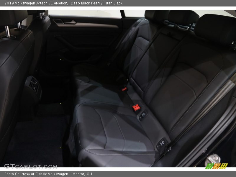 Deep Black Pearl / Titan Black 2019 Volkswagen Arteon SE 4Motion