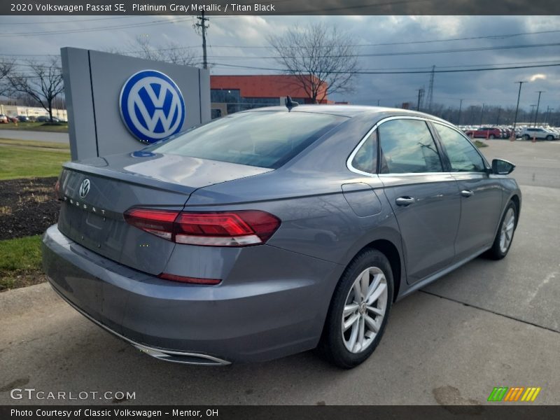 Platinum Gray Metallic / Titan Black 2020 Volkswagen Passat SE