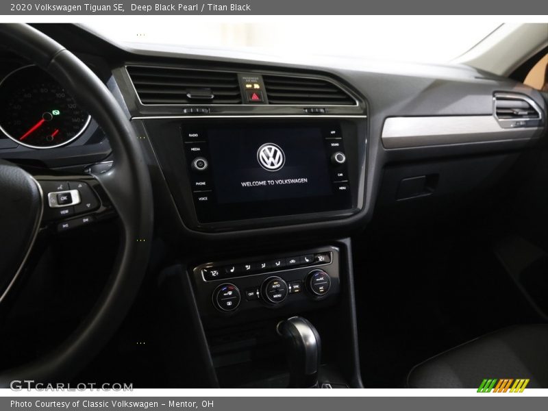 Controls of 2020 Tiguan SE