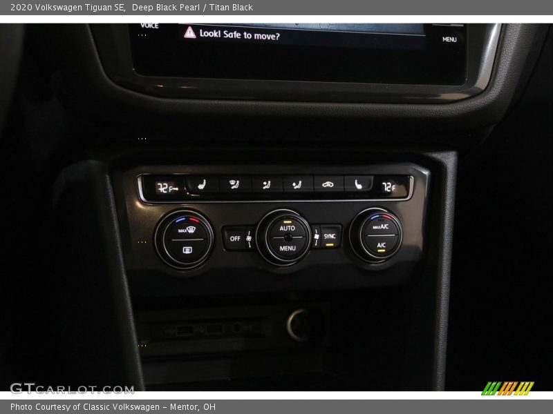Controls of 2020 Tiguan SE