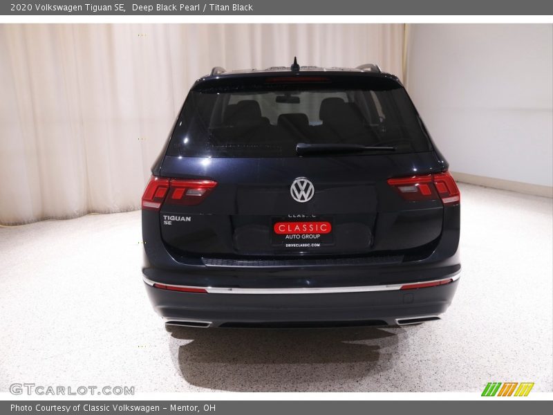 Deep Black Pearl / Titan Black 2020 Volkswagen Tiguan SE
