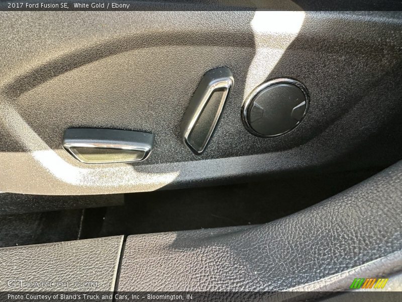 White Gold / Ebony 2017 Ford Fusion SE