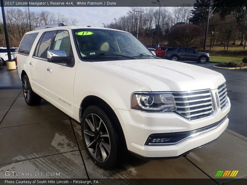 Front 3/4 View of 2017 Navigator L Reserve 4x4