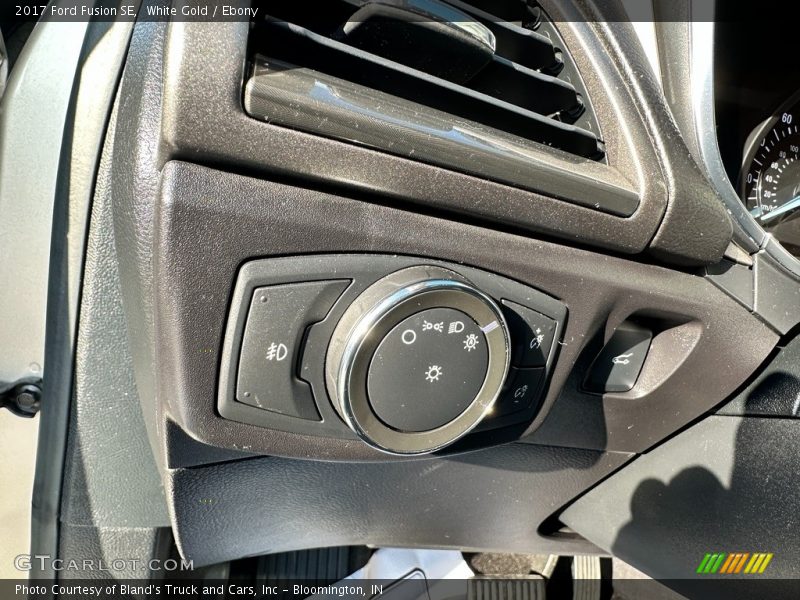 White Gold / Ebony 2017 Ford Fusion SE