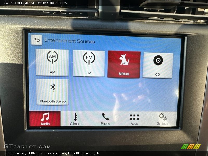 White Gold / Ebony 2017 Ford Fusion SE