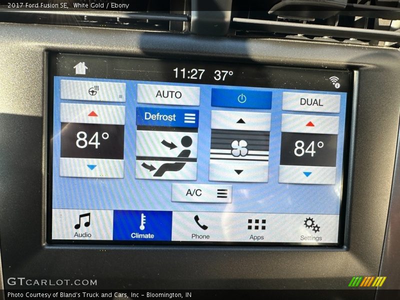 White Gold / Ebony 2017 Ford Fusion SE