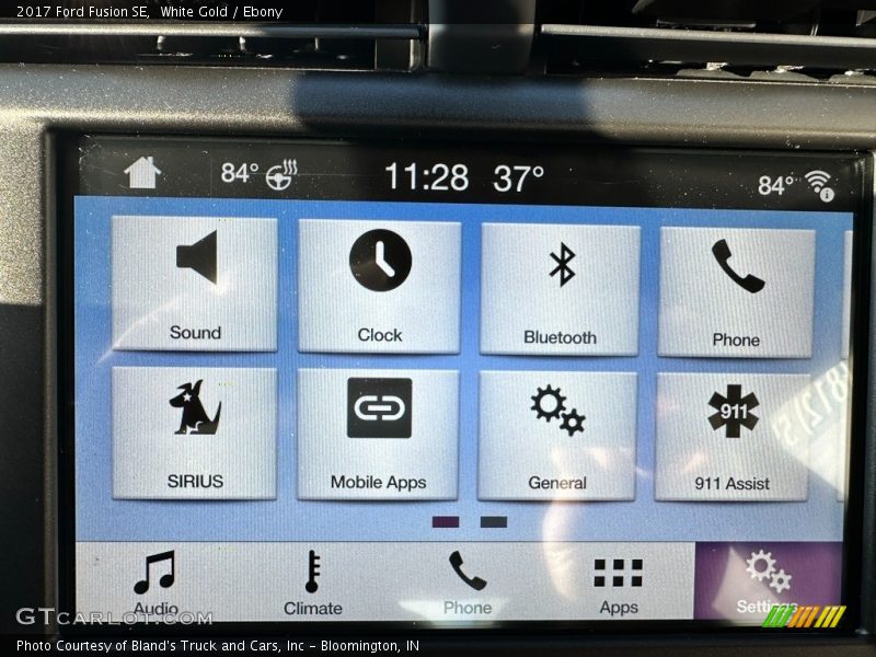 White Gold / Ebony 2017 Ford Fusion SE