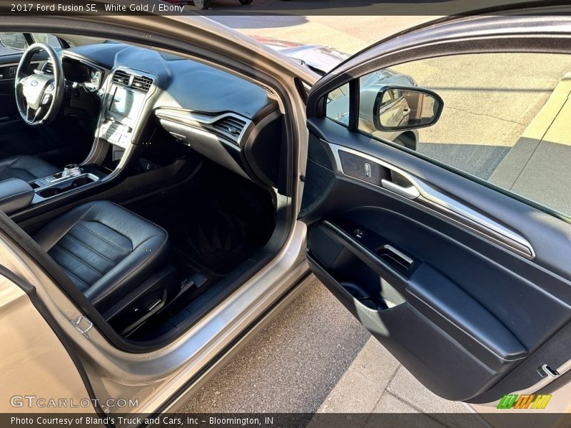 White Gold / Ebony 2017 Ford Fusion SE